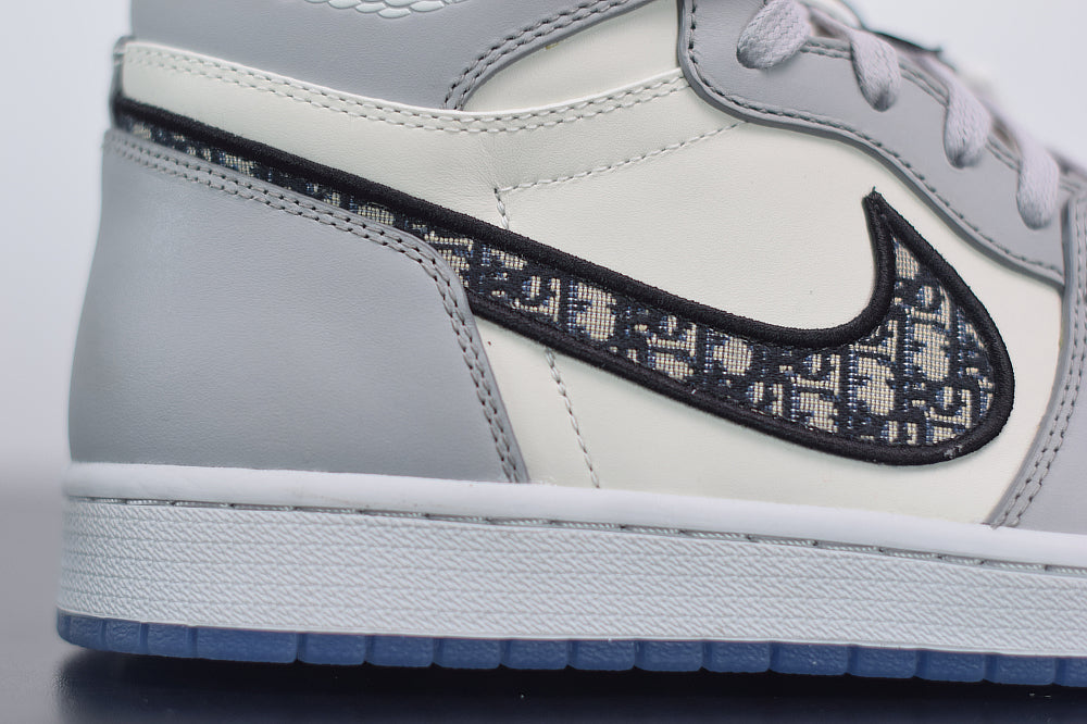 Tênis Nike Air Jordan 1 Retro High Dior