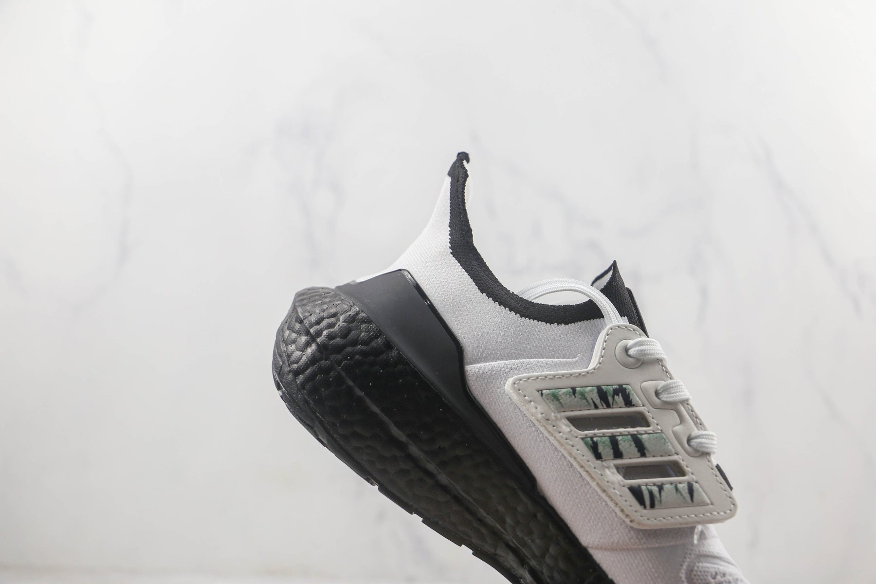 Tênis Adidas Ultra Boost 22  White Black