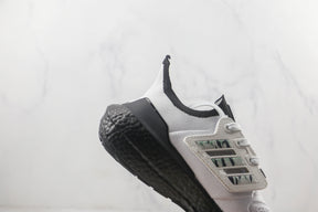 Tênis Adidas Ultra Boost 22  White Black
