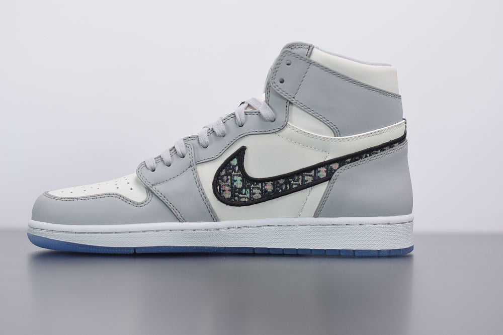 Tênis Nike Air Jordan 1 Retro High Dior