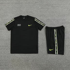 Conjunto Nike Repeat Masculino Camisa e Bermuda Preto