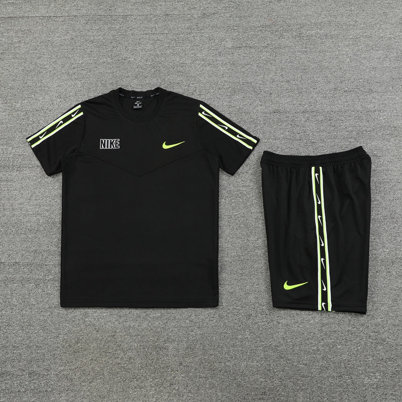 Conjunto Nike Repeat Masculino Camisa e Bermuda Preto
