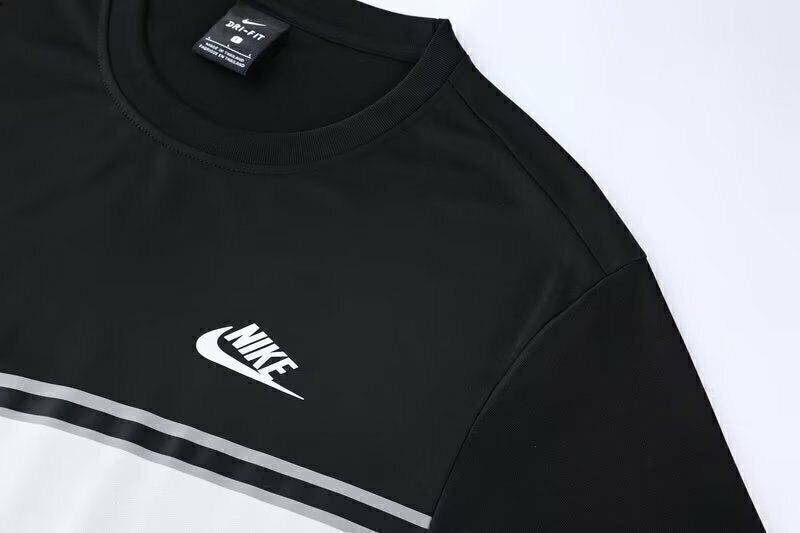 Conjunto Nike Masculino Camisa Branca e Bermuda Preta
