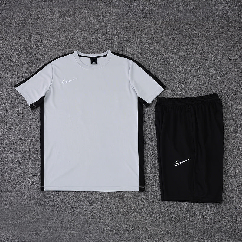 Conjunto Nike Masculino Camisa Cinza e Bermuda Preta