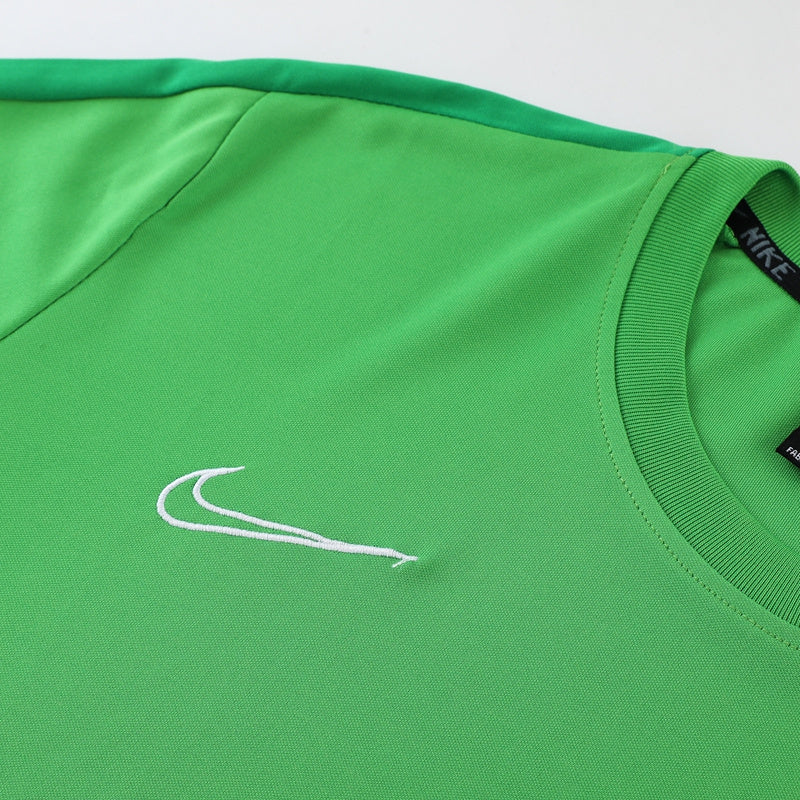 Conjunto Nike Masculino Camisa Verde e Bermuda Preta