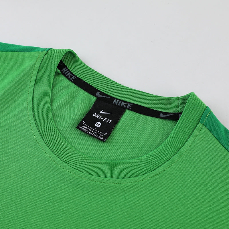 Conjunto Nike Masculino Camisa Verde e Bermuda Preta