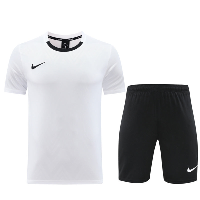 Conjunto Nike Camisa e Bermuda Branco e Preto