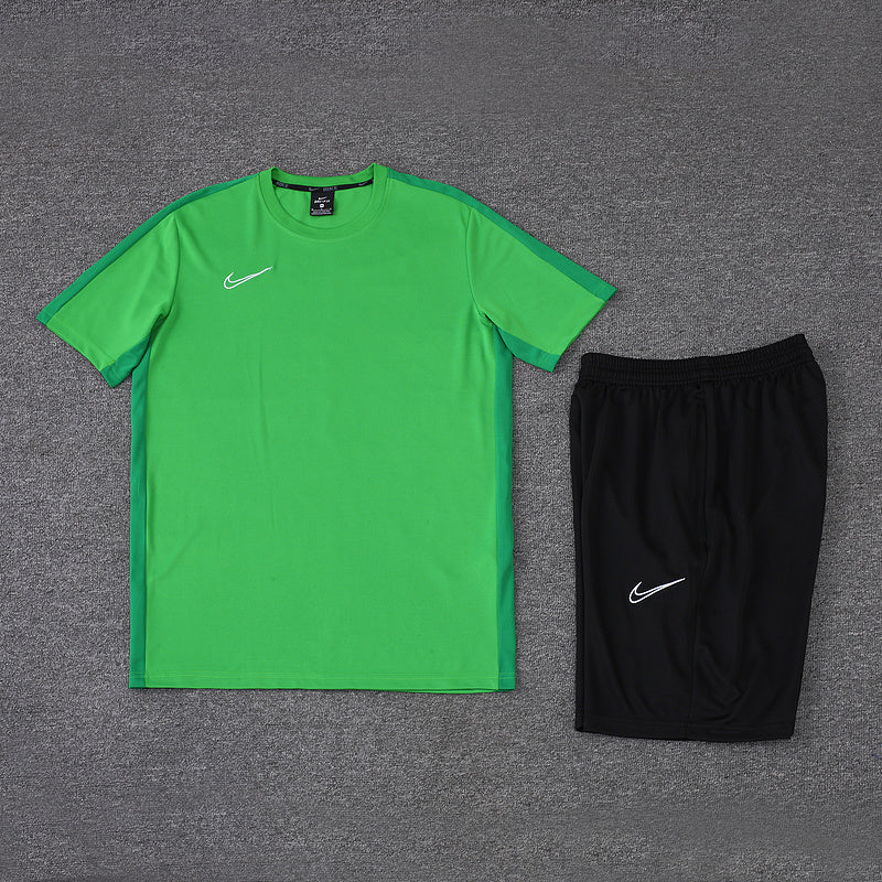 Conjunto Nike Masculino Camisa Verde e Bermuda Preta