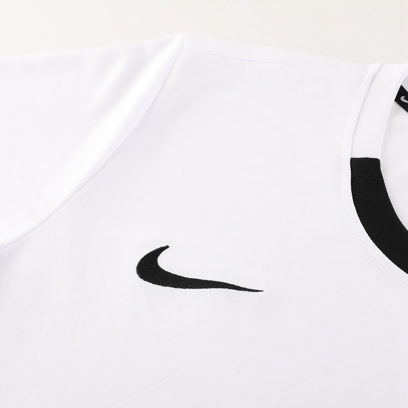 Conjunto Nike Camisa e Bermuda Branco e Preto