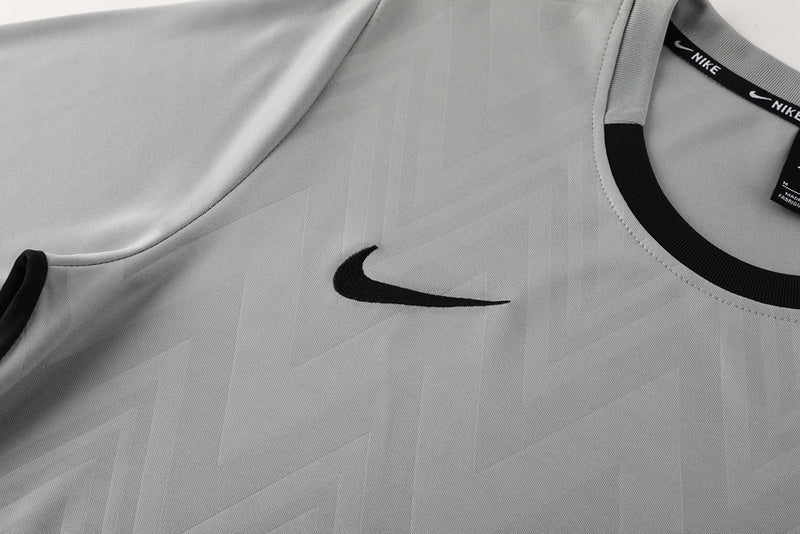 Conjunto Nike Camisa e Bermuda Cinza e Preto