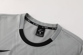 Conjunto Nike Camisa e Bermuda Cinza e Preto