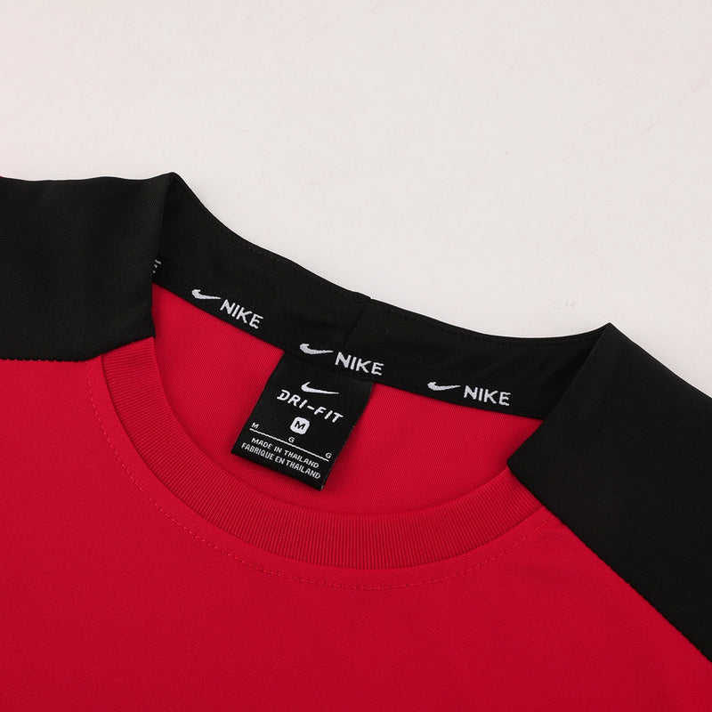 Conjunto Nike Masculino Camisa Vermelha e Bermuda Preta