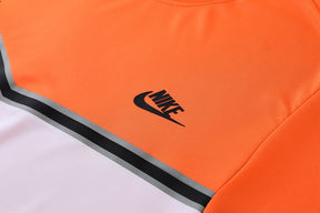 Conjunto Nike Masculino Camisa e Bermuda Laranja e Branco