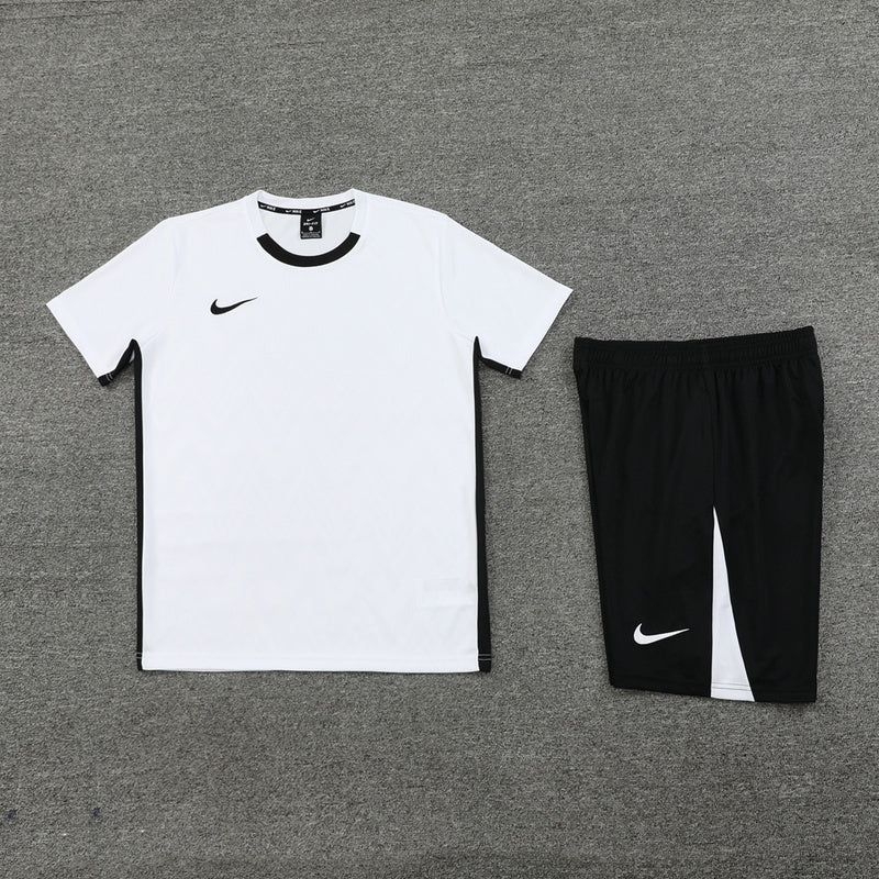 Conjunto Nike Camisa e Bermuda Branco e Preto