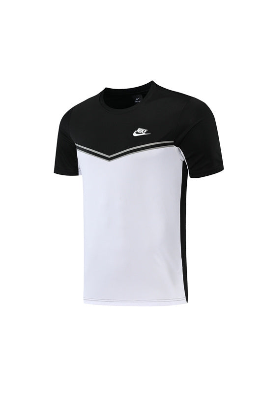 Conjunto Nike Masculino Camisa Branca e Bermuda Preta