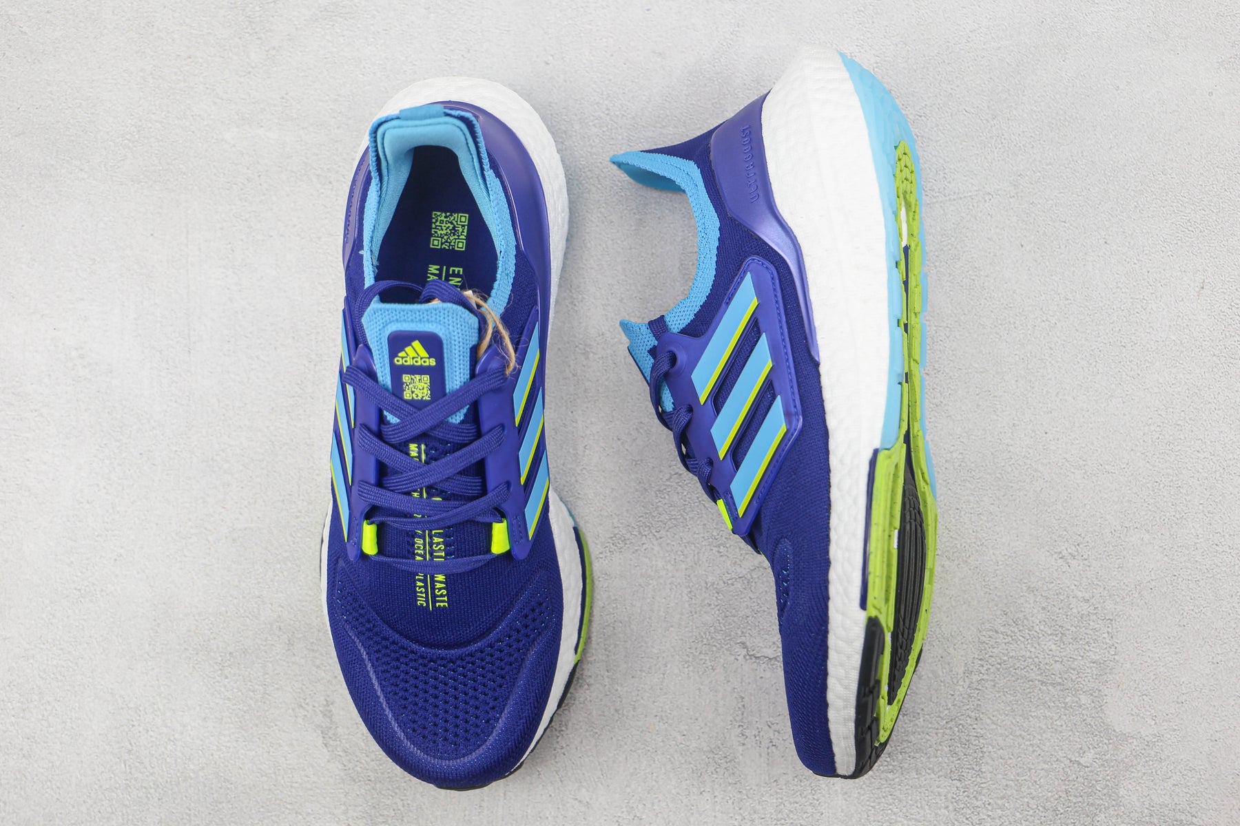 Tênis Adidas Ultra Boost 22 Blue and White