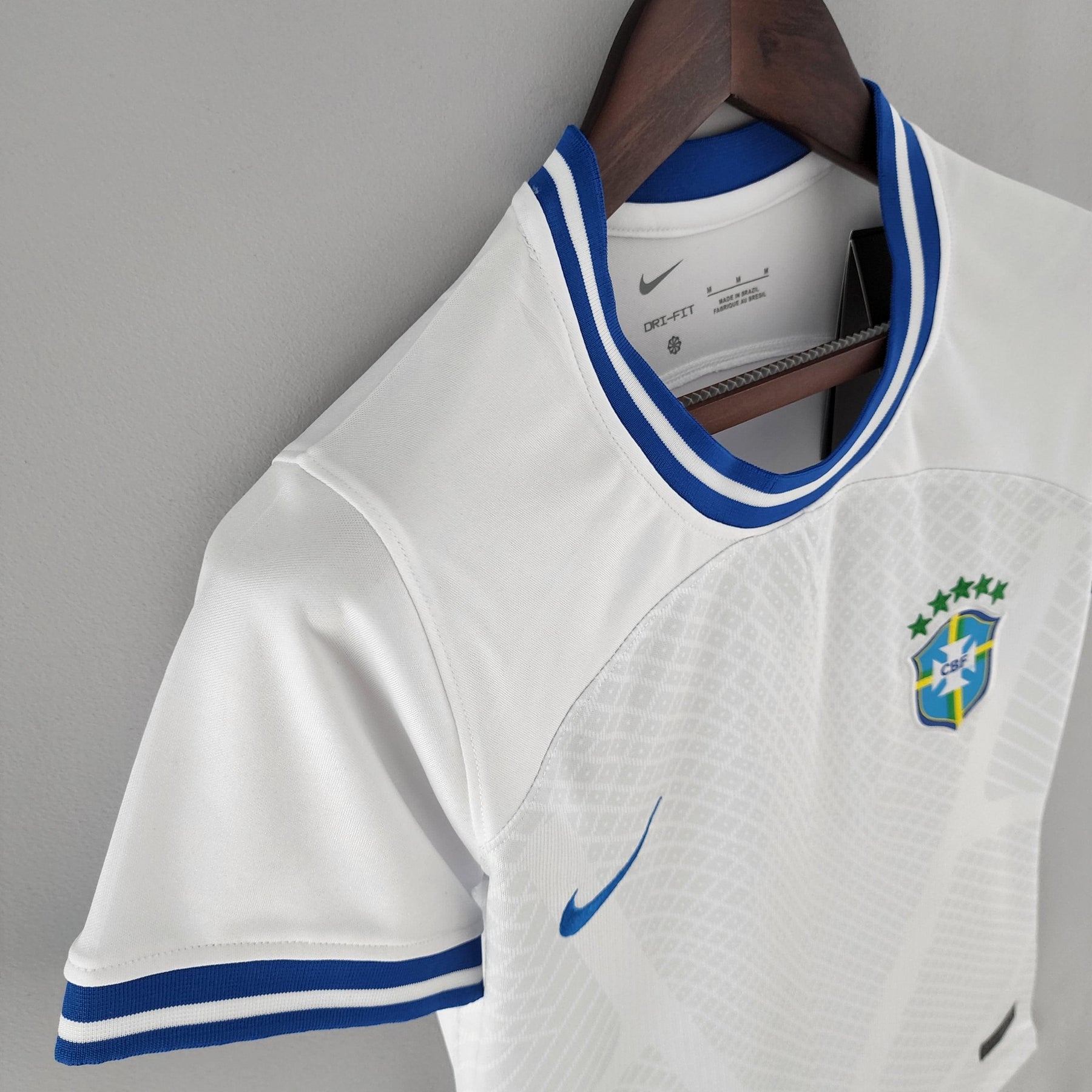 Camisa Feminina Seleção Brasil Nike 2022 - Branca - Conceito Branca - Loja da Seven Oficial