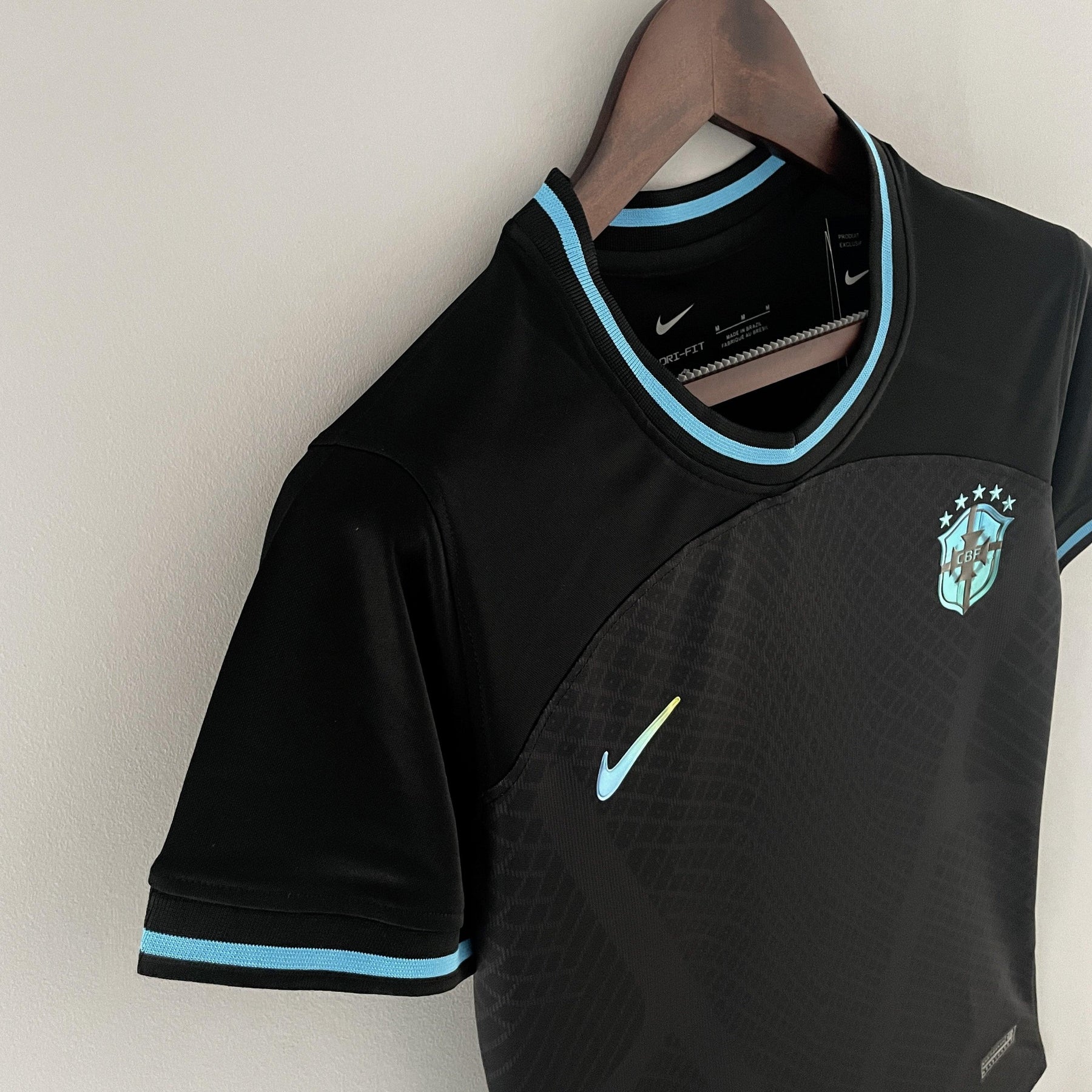 Camisa Feminina Seleção Brasil Nike 2022 - Preto - Conceito Preto - Loja da Seven Oficial
