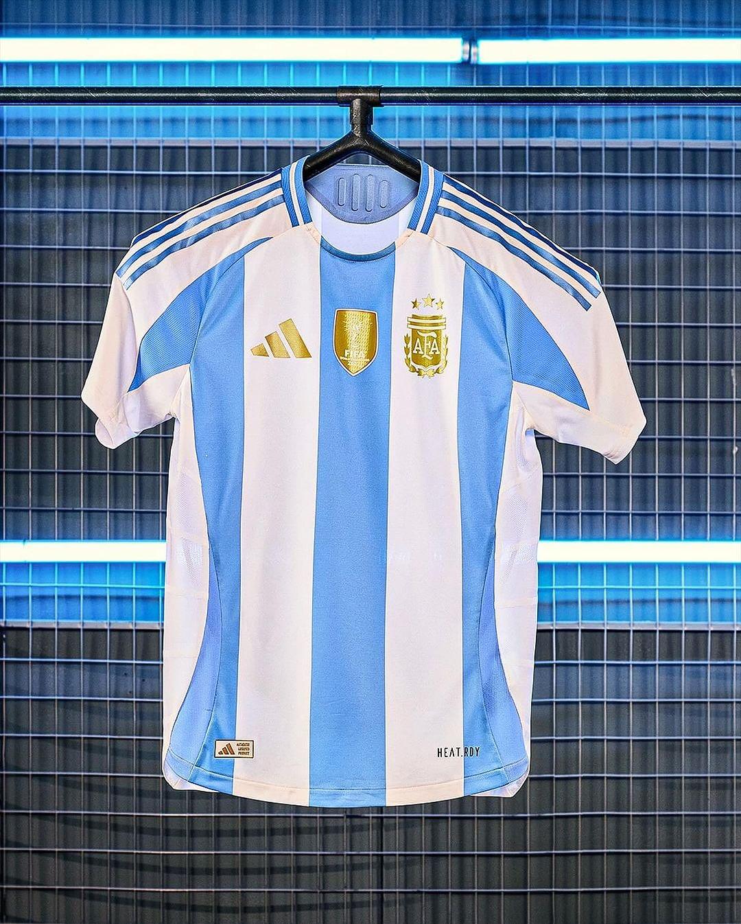 Camisa Seleção Argentina Home 2024/25 + Patch Campeão - Branca e Azul - Loja da Seven Oficial