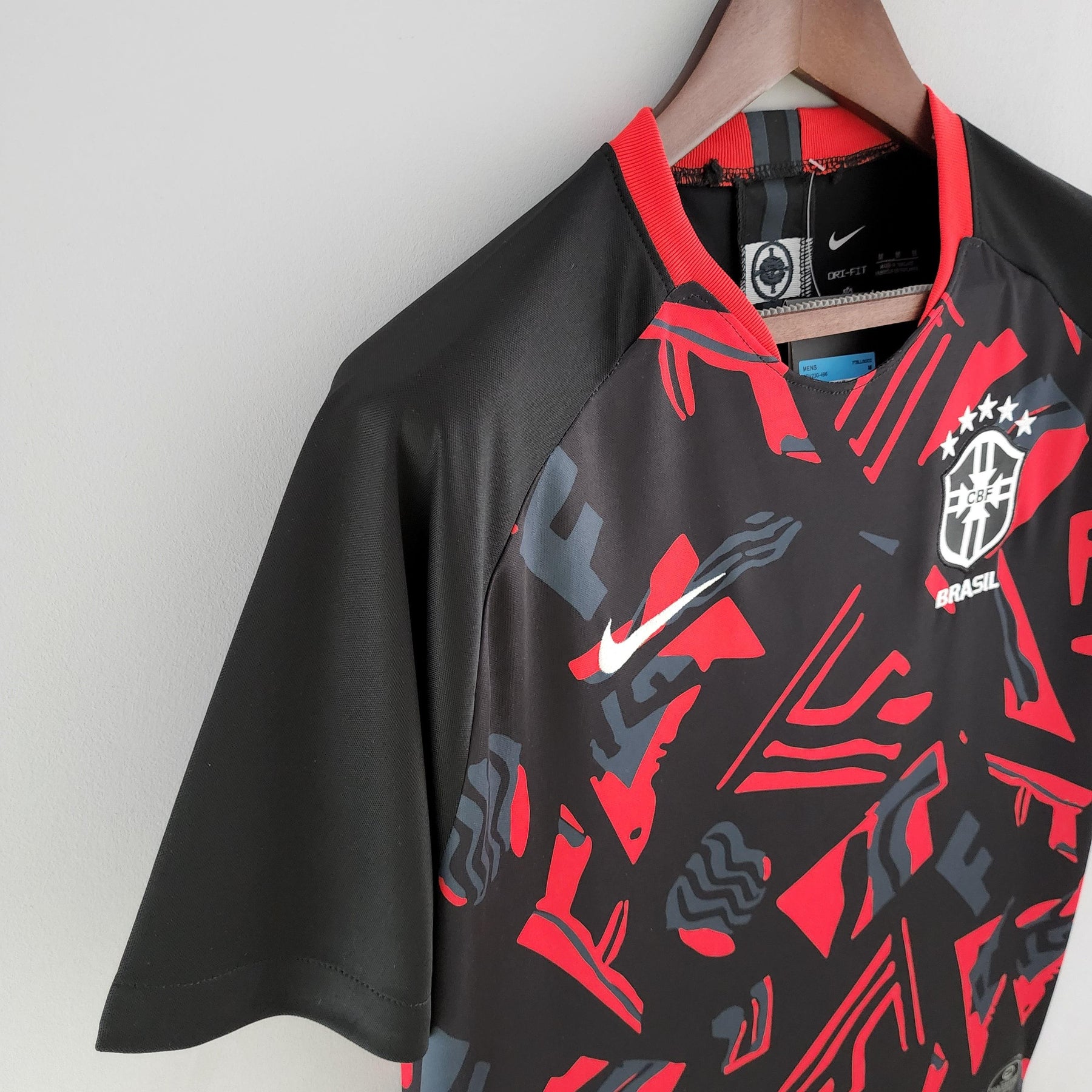 Camisa Seleção Brasil 2022 Nike - Vermelha e Preta - Treino - Loja da Seven Oficial