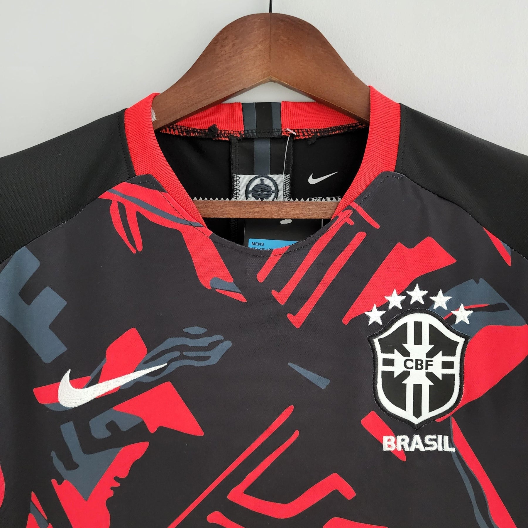 Camisa Seleção Brasil 2022 Nike - Vermelha e Preta - Treino - Loja da Seven Oficial