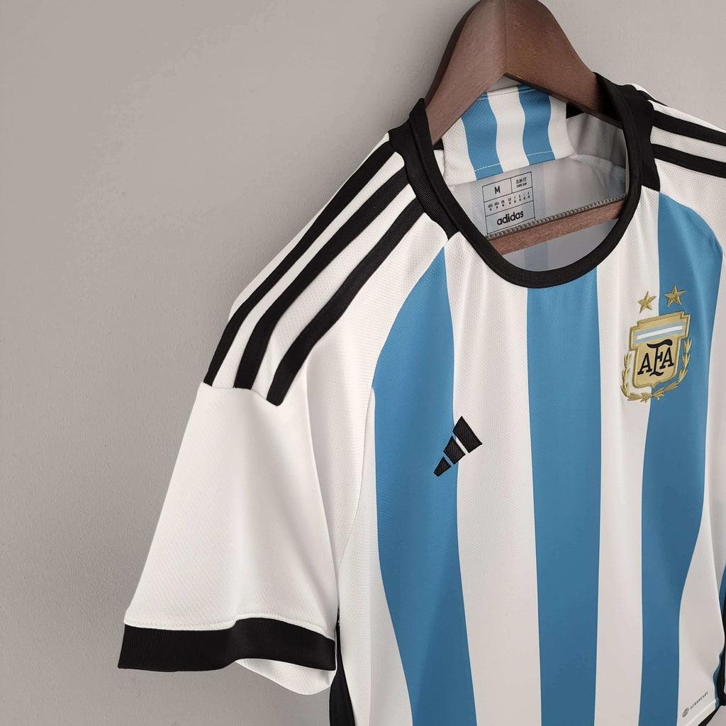 Camisa Seleção da Argentina I [Patch Copa do Mundo] 2022 Adidas - Azul e Branca - Loja da Seven Oficial