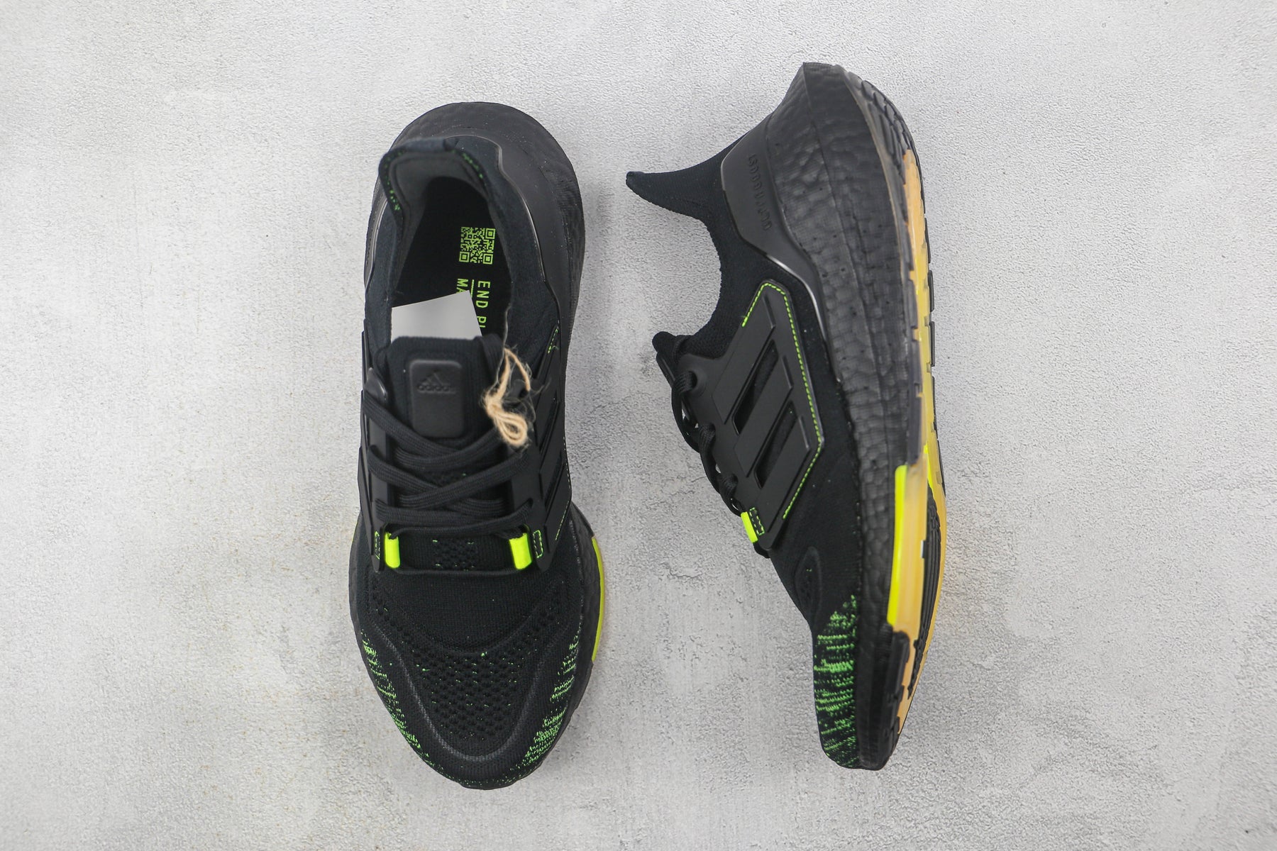 Tênis Adidas Ultra Boost 22  Black Solar Yellow
