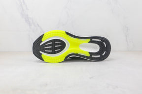 Tênis Adidas Ultra Boost 22 Black and Yellow