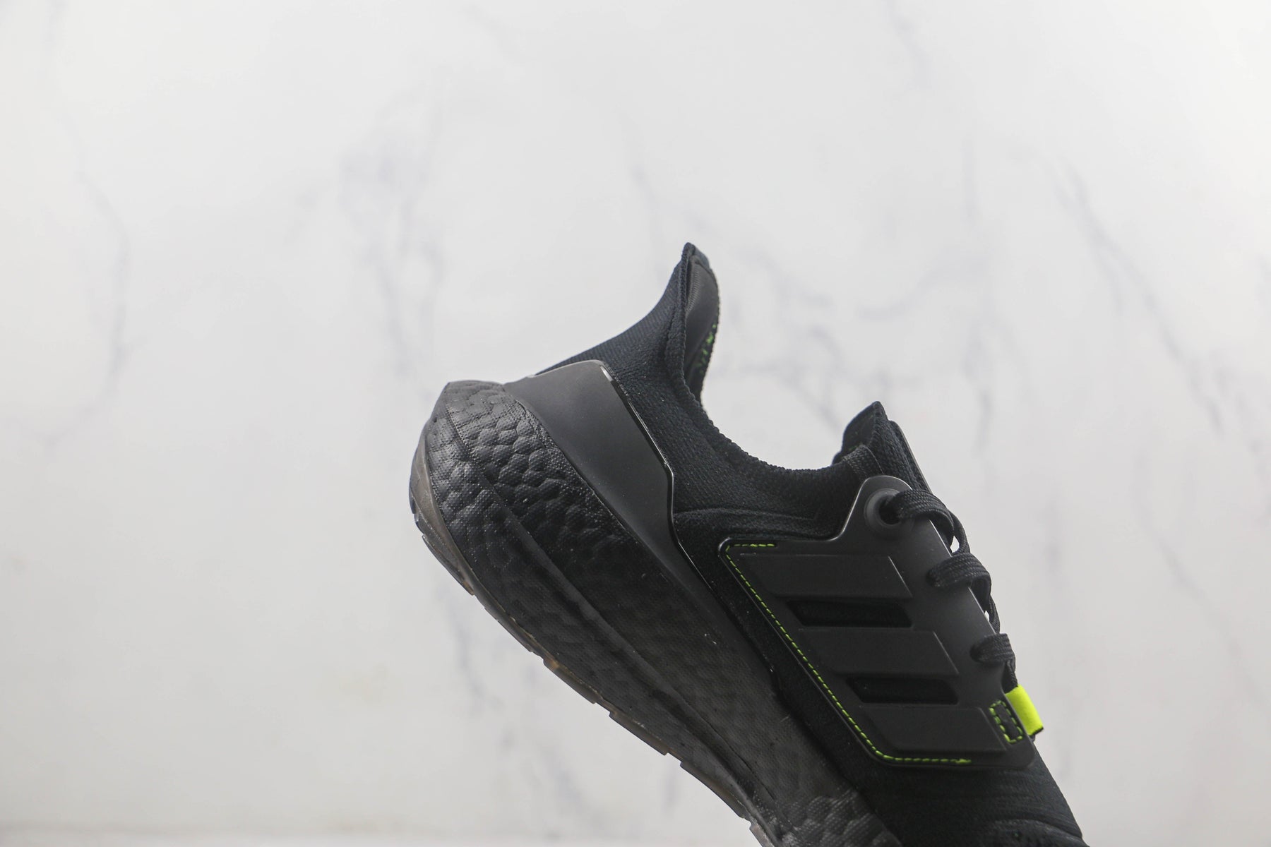Tênis Adidas Ultra Boost 22  Black Solar Yellow