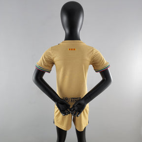 Kit Infantil Barcelona II 22/23 Nike - Dourado - Loja da Seven Oficial